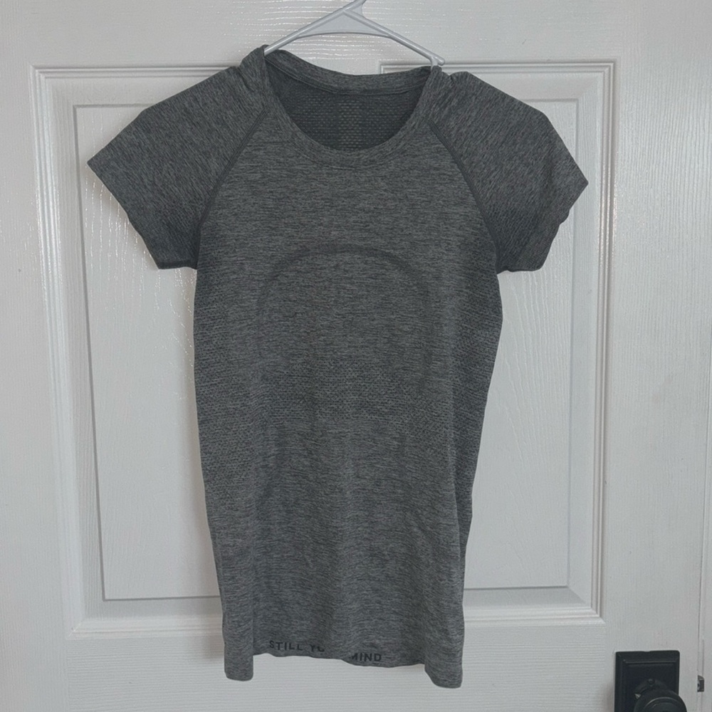 Lululemon short sleeve size 4